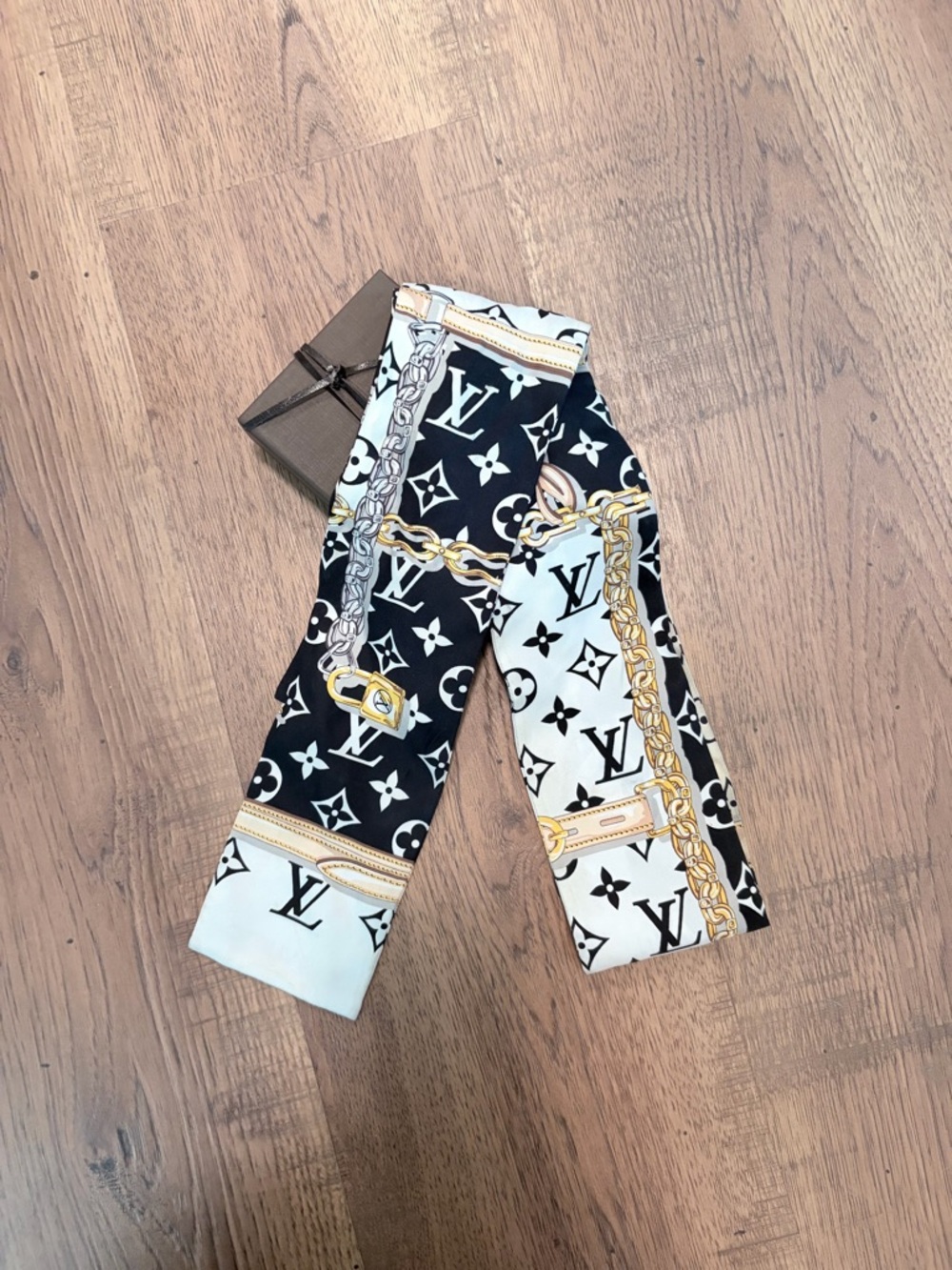 Louis Vuitton Black, White & Gold Monogram Silk Bandau/Twilly - Picture 5 of 6